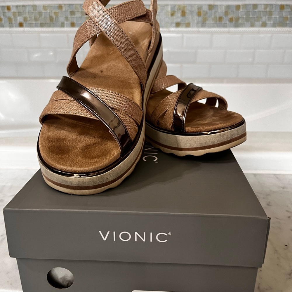 Vionic Platform Sandal -Uec. Tan /Silver - image 2